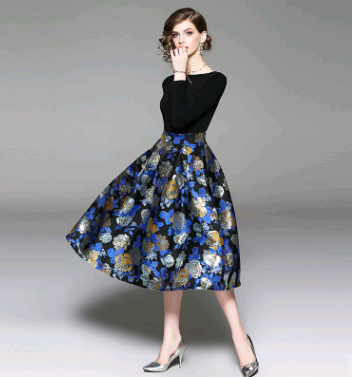 فستان نسائي فاخر من جاكار بتصميم بياقة دائرية وخصر محدد وأكمام طويلة