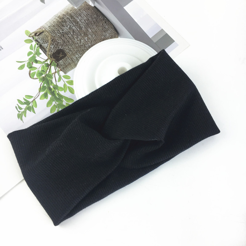 Wide side stretch knitted headband