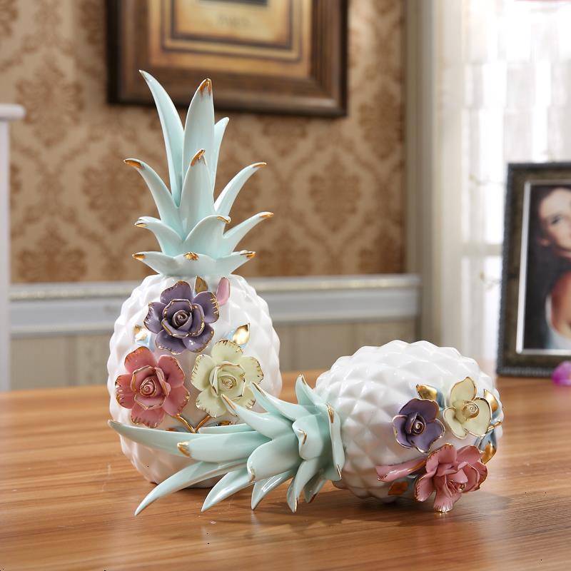 Ceramic pineapple ornament (White trumpet)