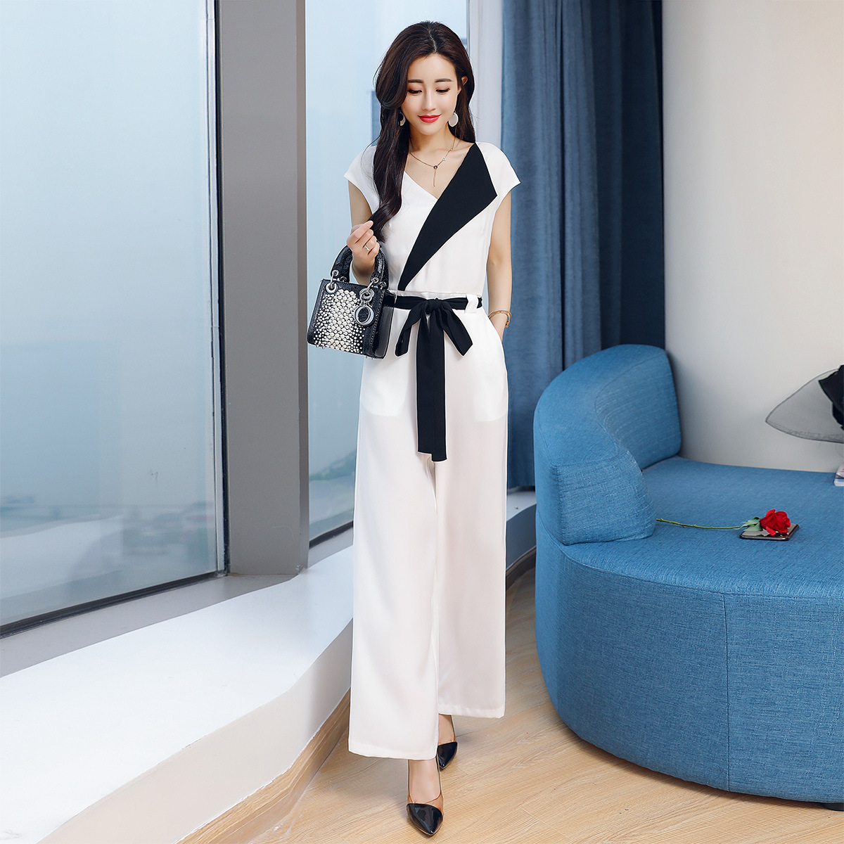 Elegant slim cropped trousers