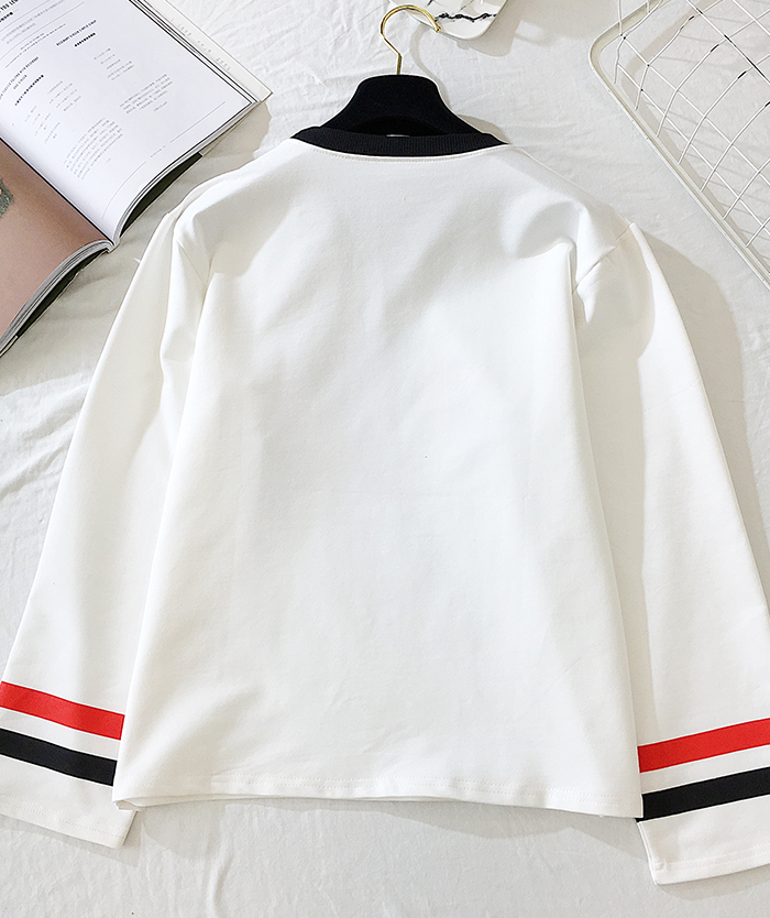 The new style of fall dress in is lazy girl's long-sleeved T-shirt and Korean version of loose-fitting ulzzang dress.