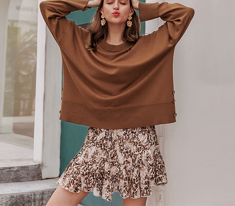 Button-decorated lazy casual knit sweater