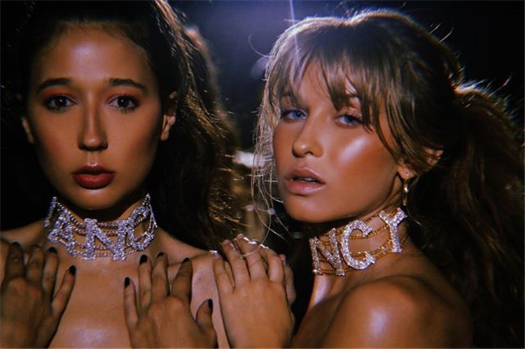 Diamond inlaid large letter collar hot drill metal chain