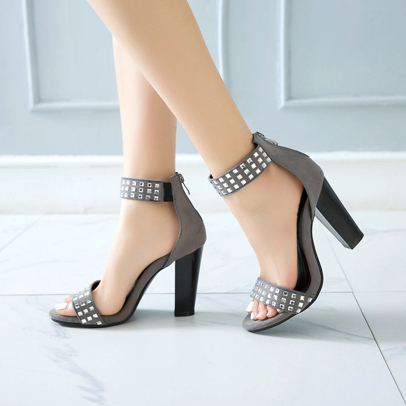 All-match open-toe sandals