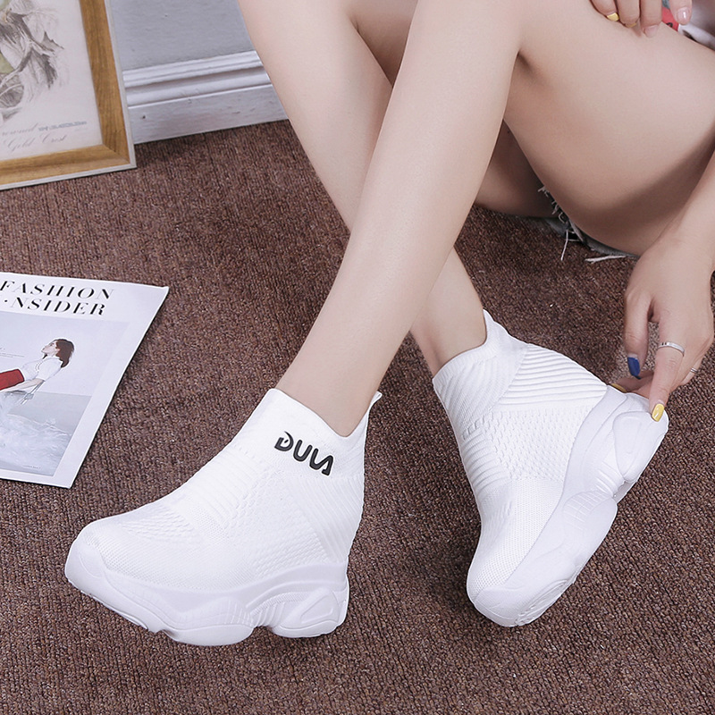 Internally increased breathable sneakers