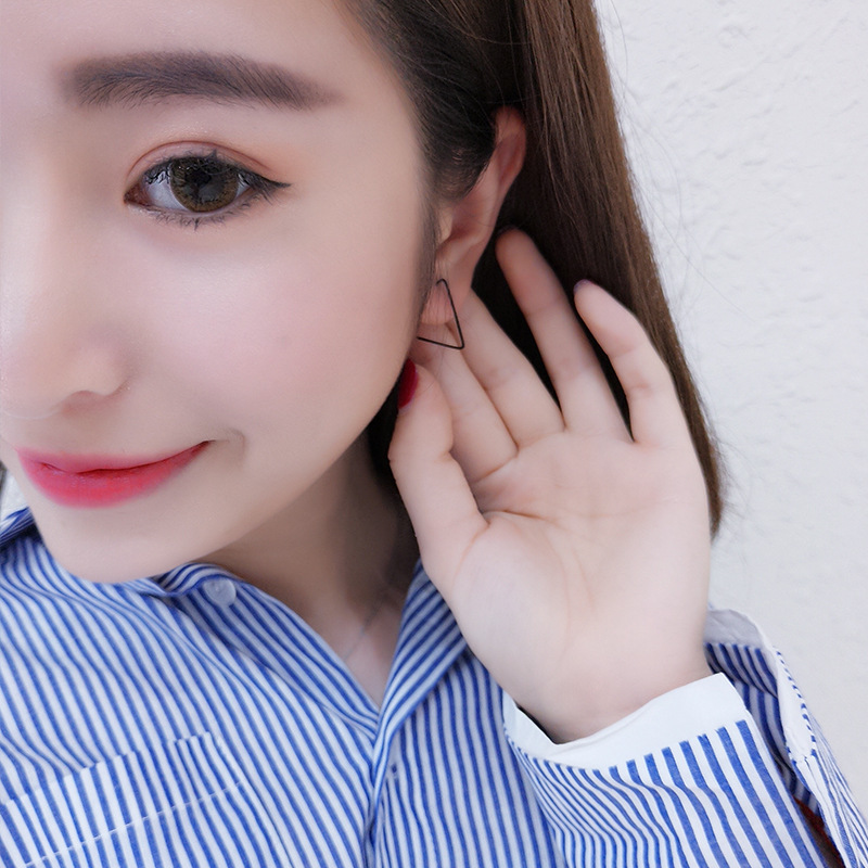 أقراط مسمارية هندسية بسيطة بثلاثة ألوان معدنية