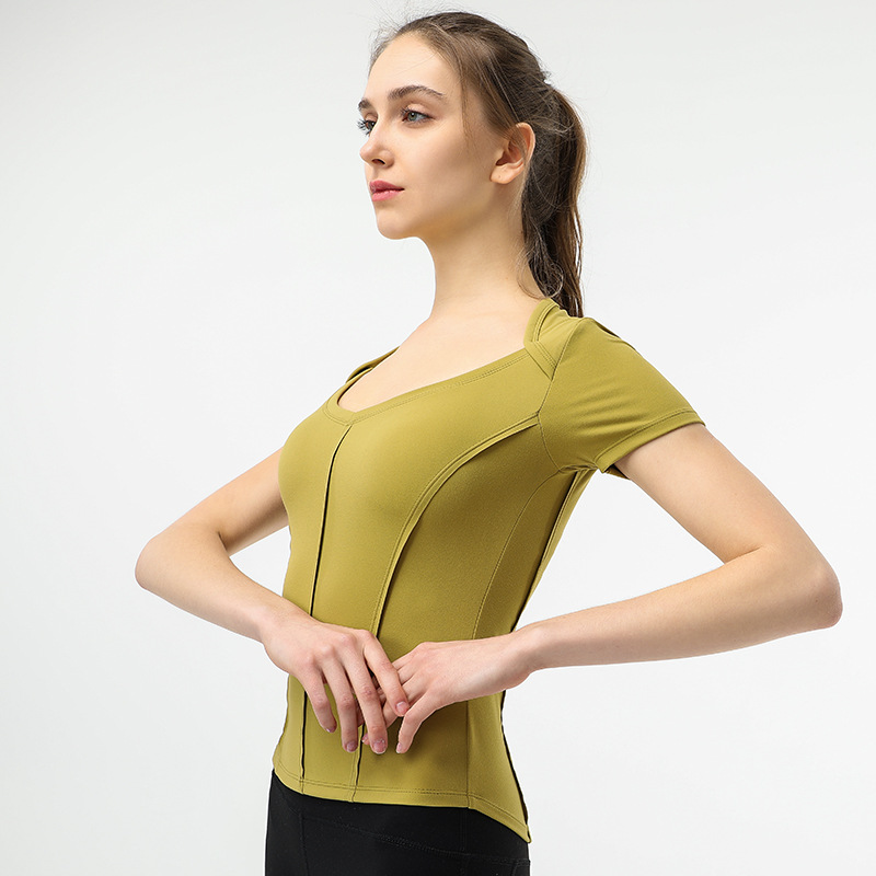 توب يوغا بتصميم ظهر جميل