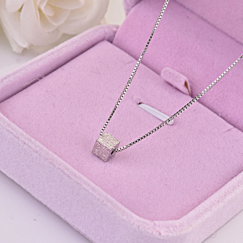 Ladies Simple SquareTemperament Elegant Clavicle Chain