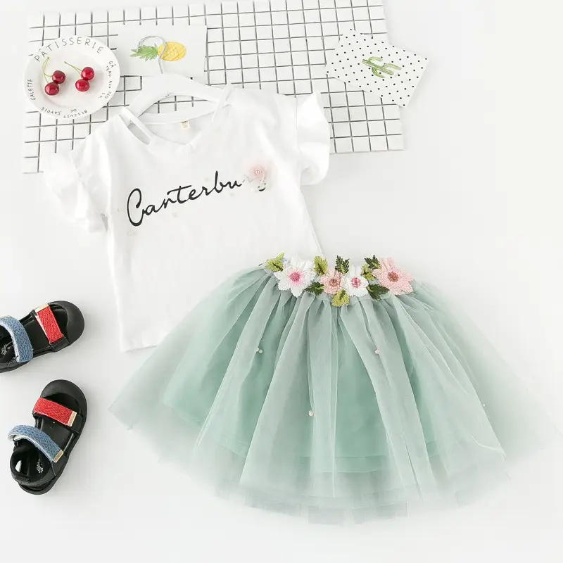 Two-piece mesh skirt