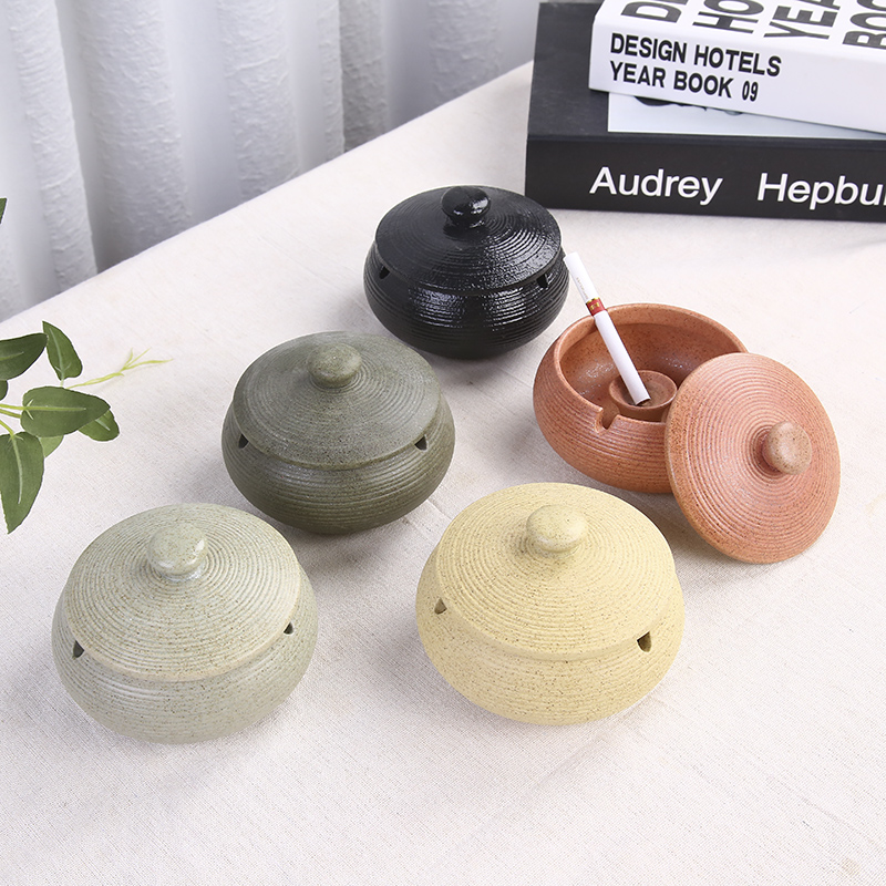 Ceramic Ashtray Fashion Creative Wind Proof Practical Ornament With Cover