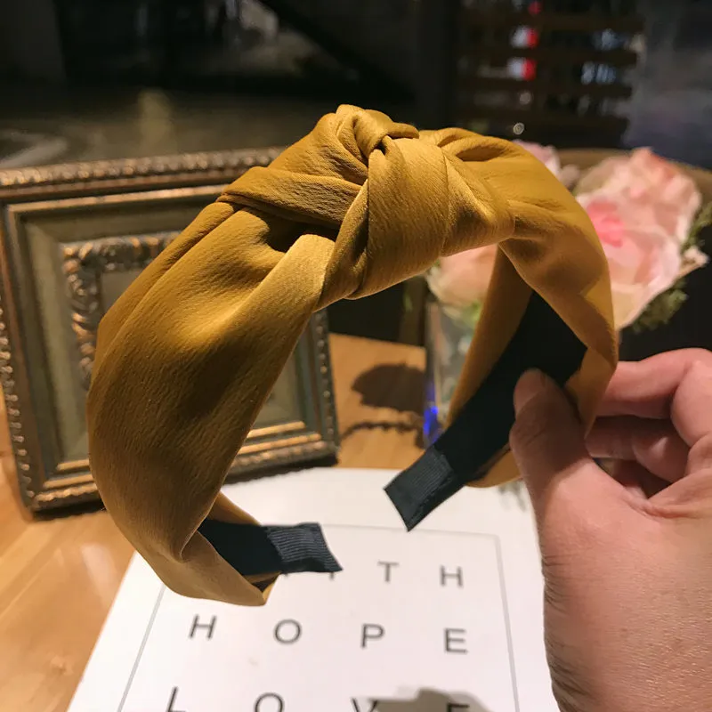 Knotted wide-edge fabric cross hairpin - Turmeric
