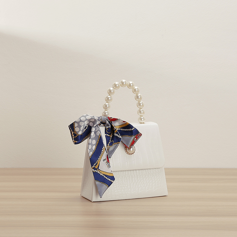 Pearl portable simple small square bag
