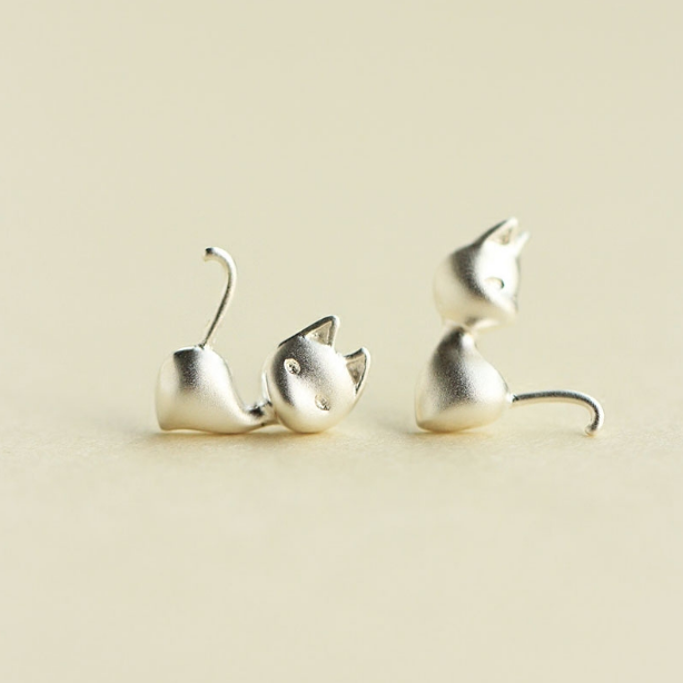 Cute kitten 925 sterling silver stud earrings Creative asymmetry literary small  earrings female gift