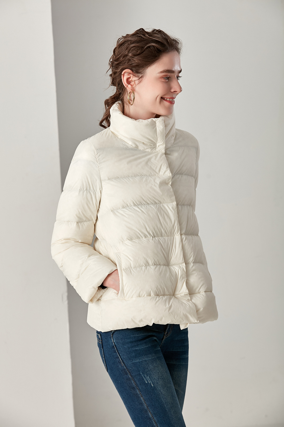 Thick and light down jacket