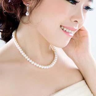 Short Buckle Glass Imitation Freshwater Pearl Necklace