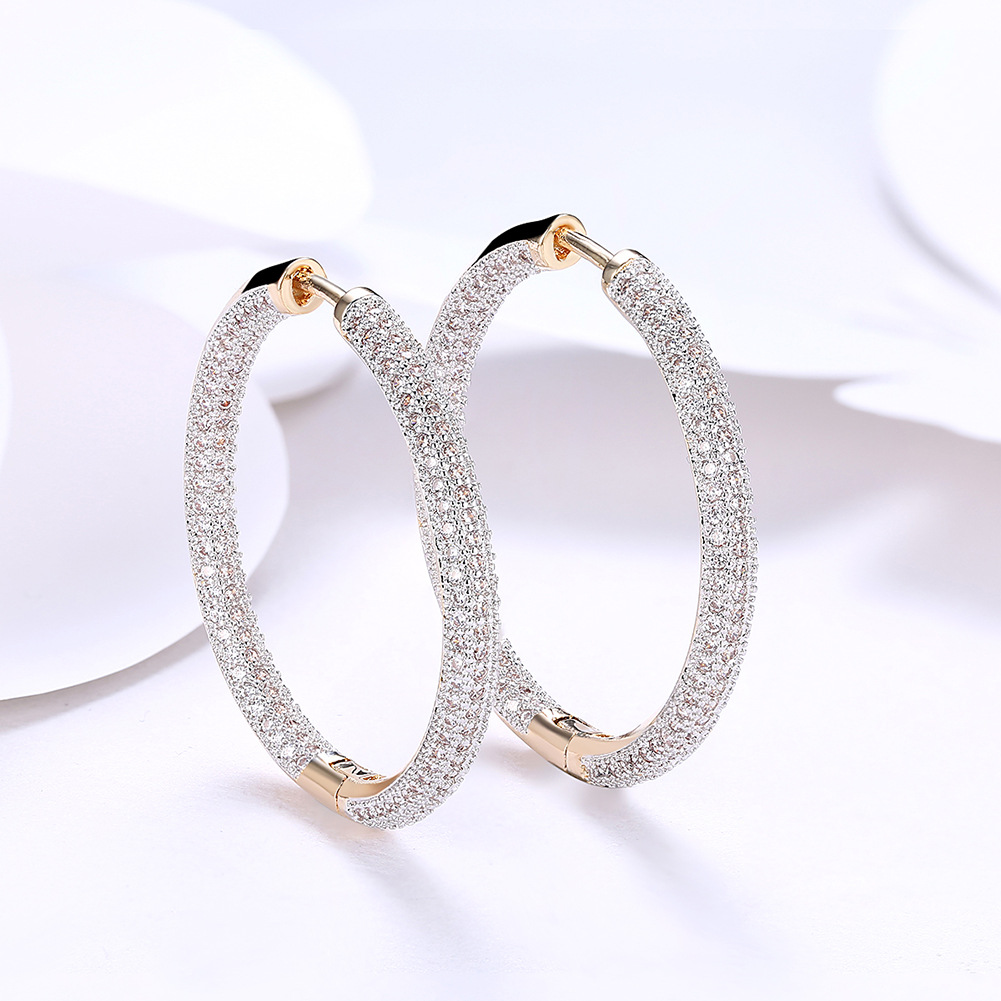 Round diamond earrings