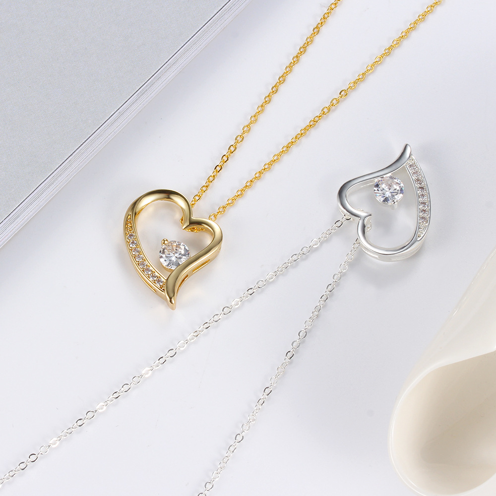 European And American Creative Hollow Peach Heart Necklace