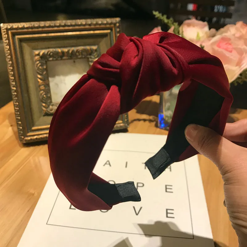 Knotted wide-edge fabric cross hairpin - Wine Red