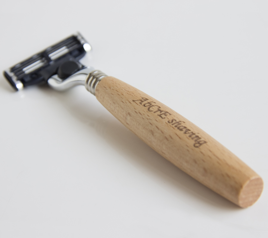 Men's shaving set with solid wood handle