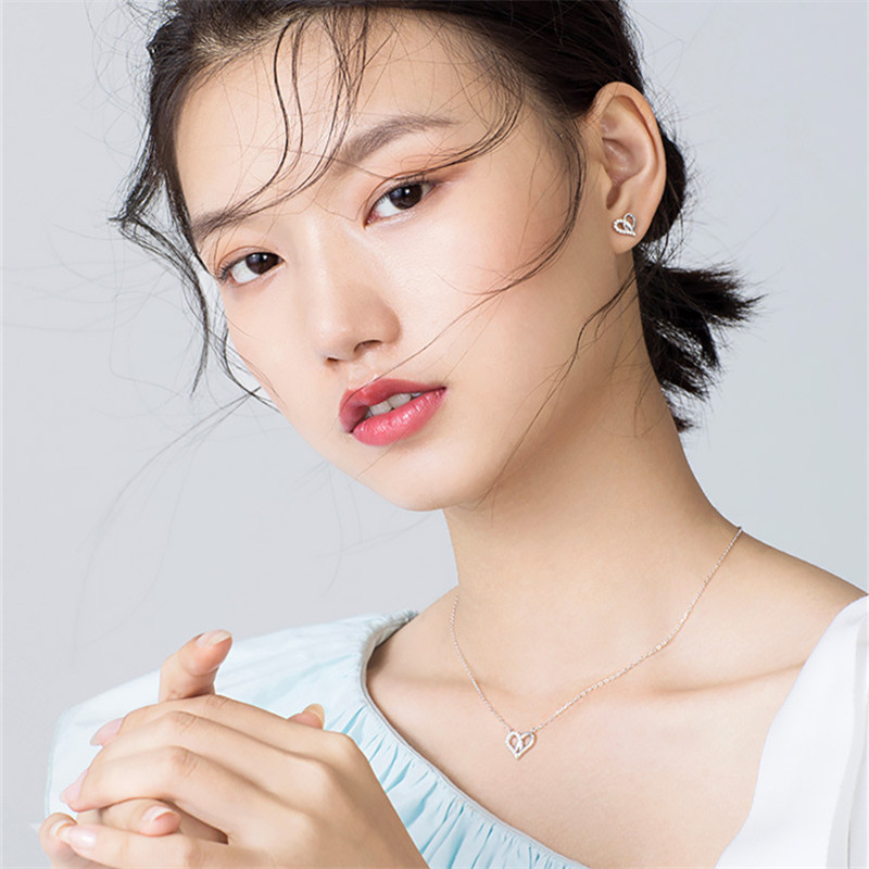 S925 Sterling Silver Heart Inlaid With Hollow Clavicular Chain