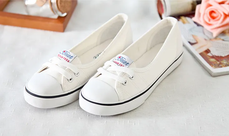 Flat bottom women's shoes breathable new canvas shoes - White