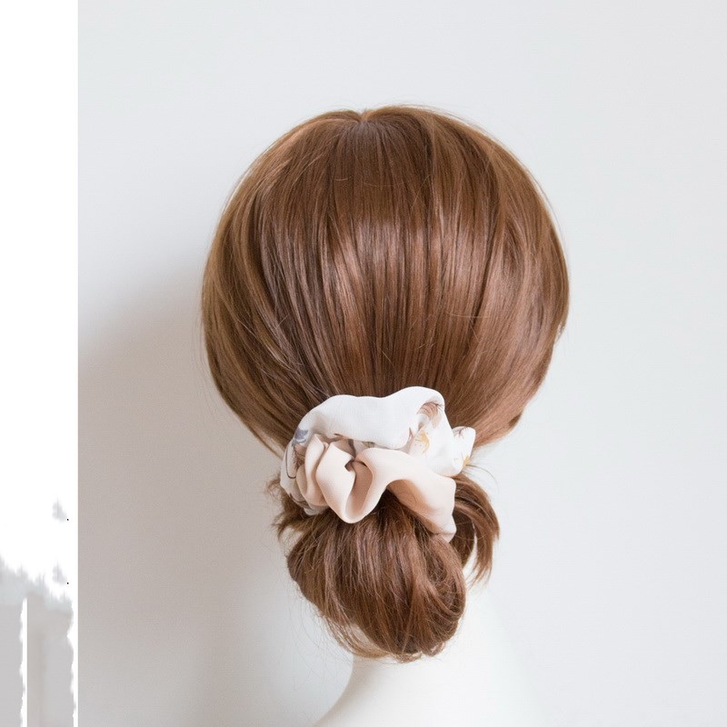 Headdress with lace band