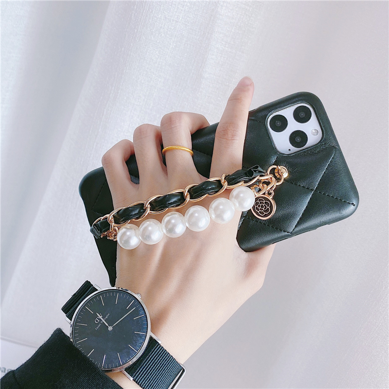 Pearl bracelet phone case - Image 3