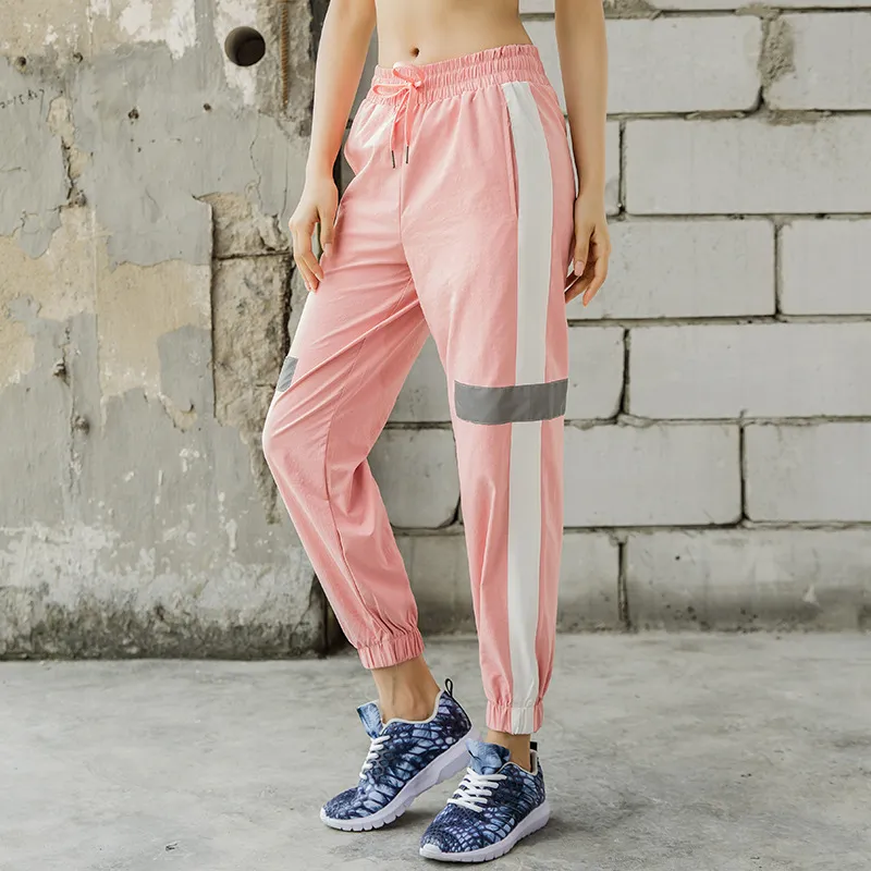 Casual Yoga Wear Reflective Fitness Wear For Women - Pink