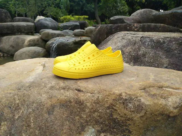 Smiling miller hole shoes Yellow - Shop at LoveMi