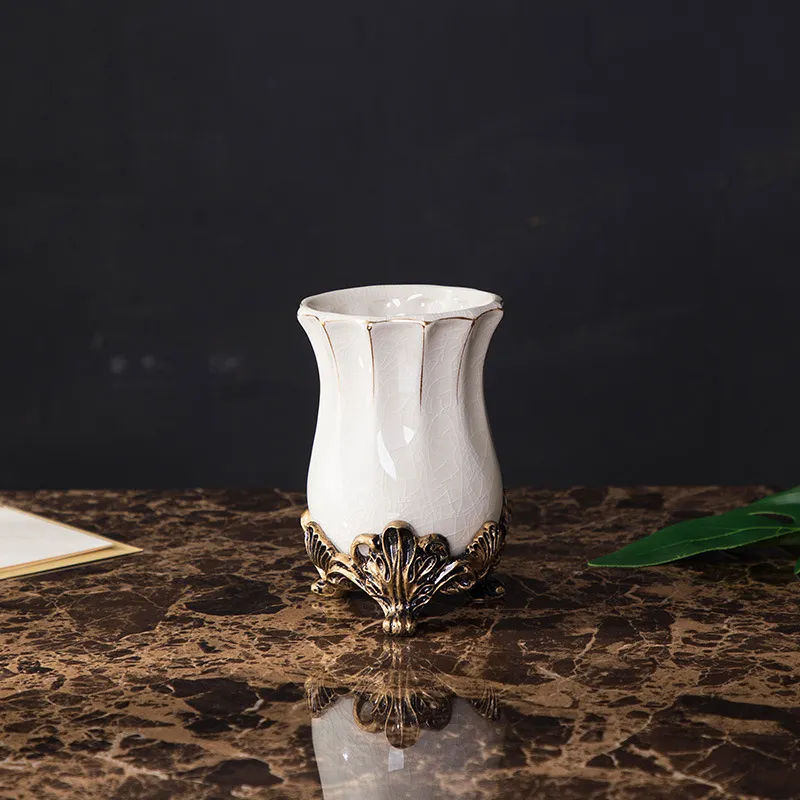 European Style Ceramic Lotion Bottle Resin Soap Bottle - 2Style