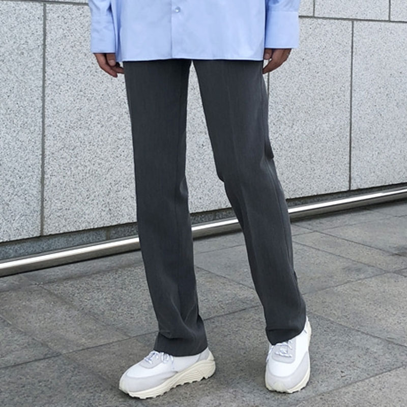 Straight loose slacks