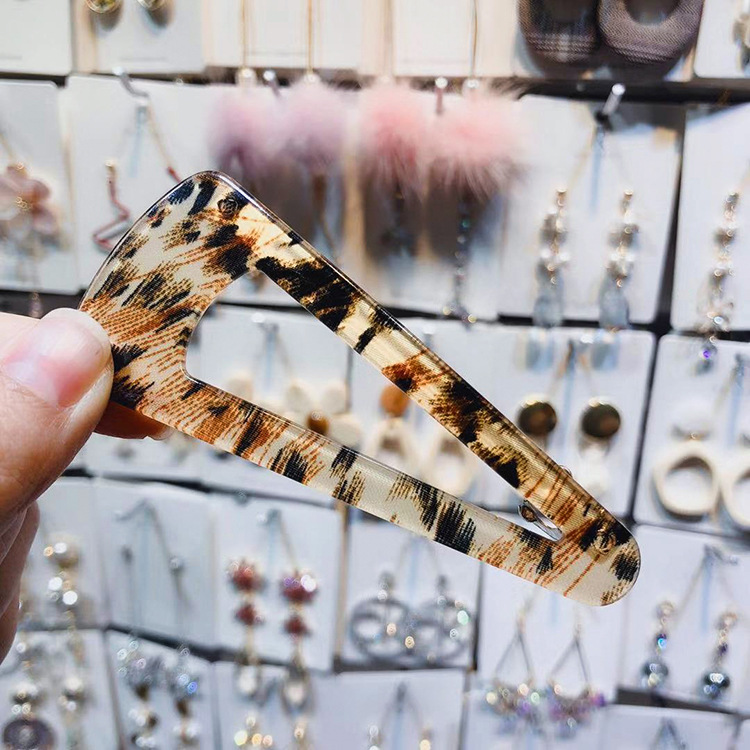 Brown leopard hairpin duckbill clip triangle geometry hair clip Brown - Shop at LoveMi