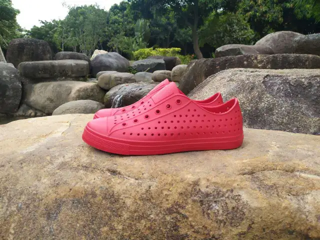 Smiling miller hole shoes Red - Shop at LoveMi