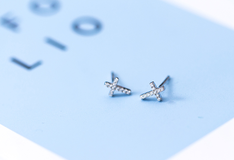 Diamond stud earrings