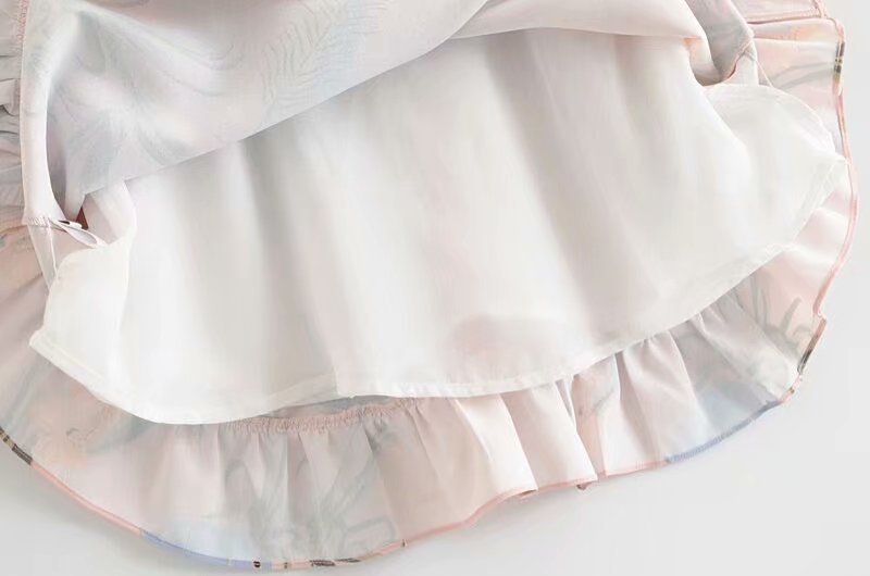 Printed slim-fit lace-up dress with wooden ears