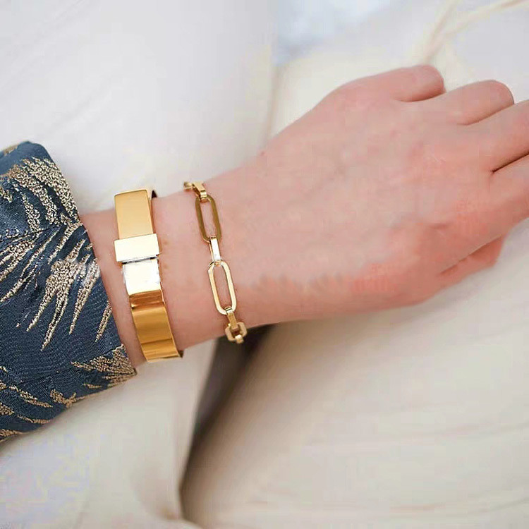 Square thick chain bracelet