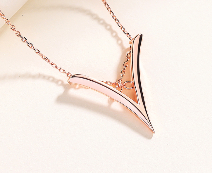 Women's V-shaped pendant necklace