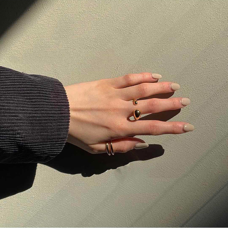 Snake pattern glossy ring