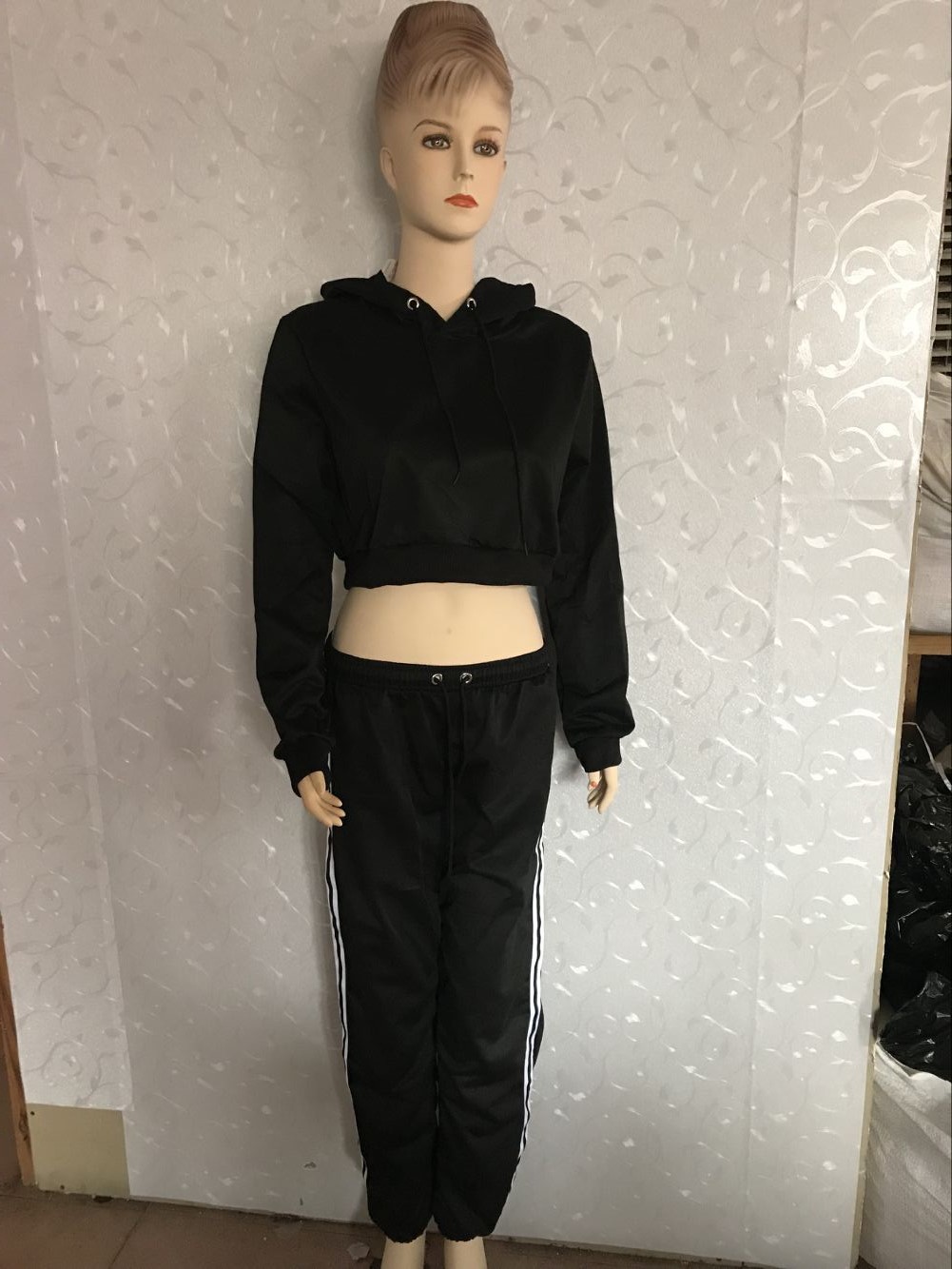 Hooded short sweater suit