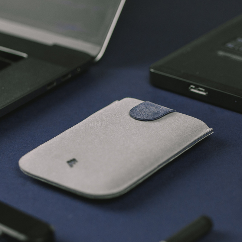 Multi-card slot ultra-thin pull-out card holder