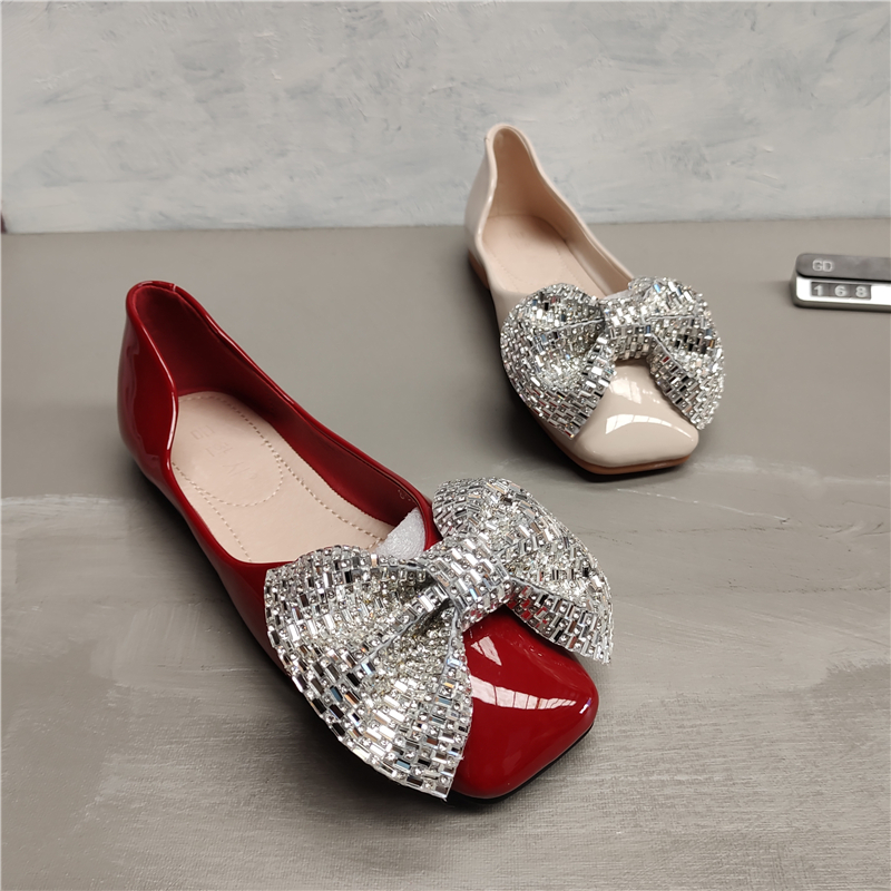 Patent Leather Flat Shoes With Square Toe Bow