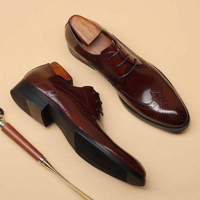 Casual Leather Shoes With Carved Lace-up Feet
