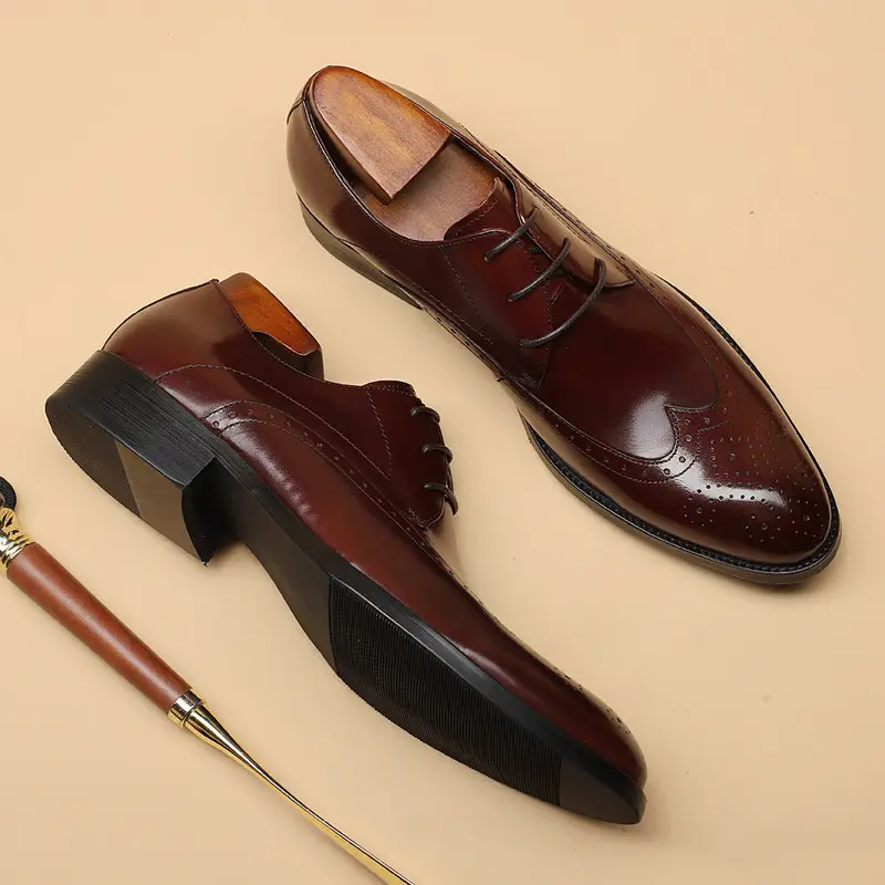 Casual Leather Shoes With Carved Lace-up Feet