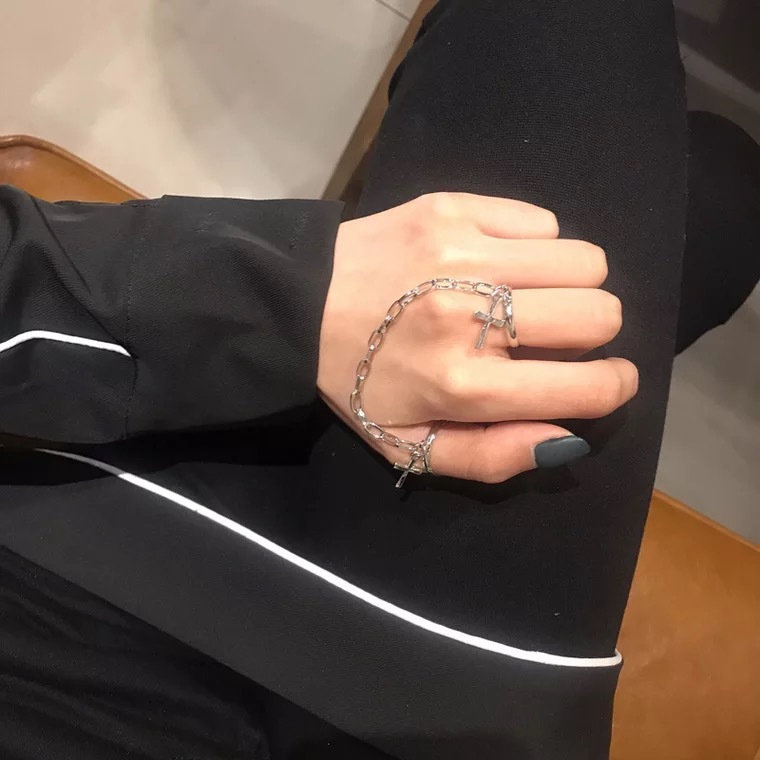 Hip-hop integrated ring