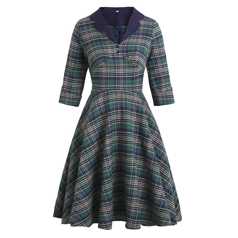 A Plaid Dress With a Lapel And Seven-Point Sleeves