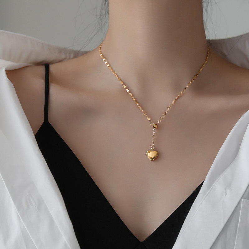Golden heart pull necklace