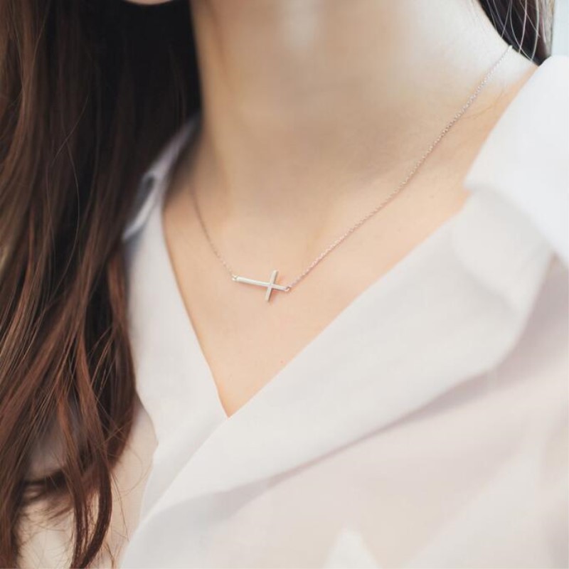 Edition personality cross necklace