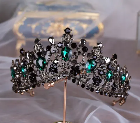 Baroque Vintage Upscale Bridal Crown Jewelry