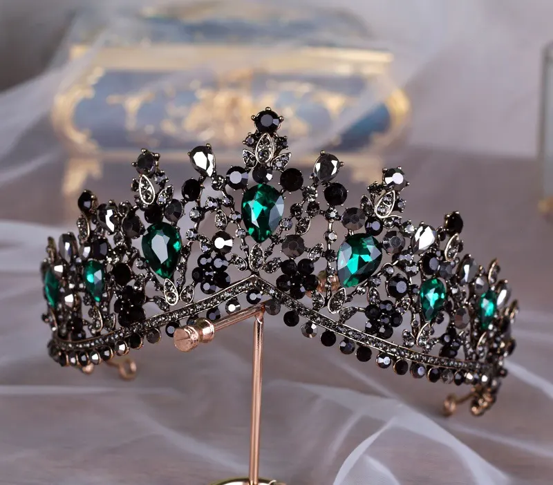 Baroque Vintage Upscale Bridal Crown Jewelry