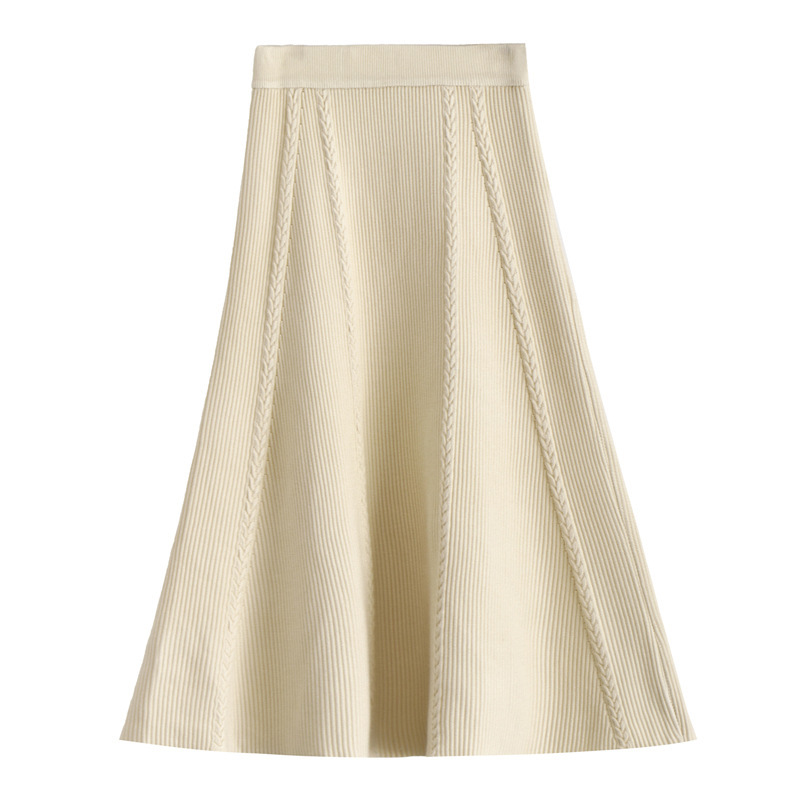 Knee-length skirt with wool skirt